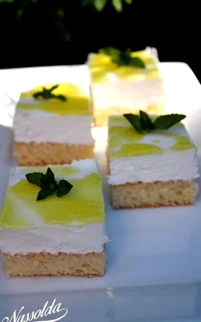 скибочками лимона