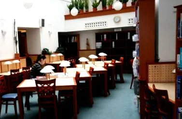 biblioteca facultatea