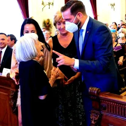trăiesc estul