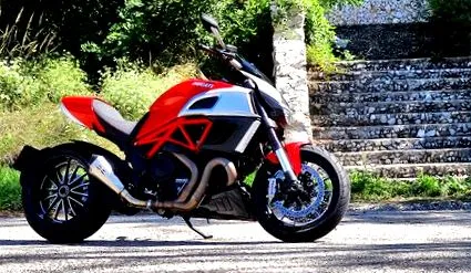 diavel улицата