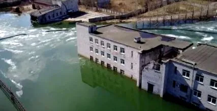 várost