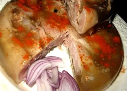 любезни който