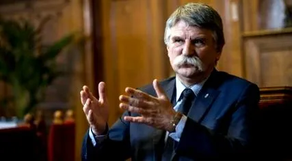 kövér само