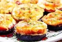 Баклажани, запечені з помідорами та грибами баклажани