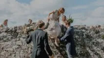 Британка втратила 150-річну весільну сукню своєї прапрабабусі через банкрутство хімчистки своєї
