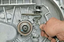 Chevrolet Lacetti Зняття заміни вузла робочого циліндра гідроприводу та вичавного підшипника робочого