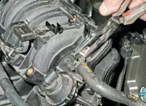 Chevrolet Lacetti Зняття впускного трубопроводу колектора ресивера Шевроле Лачетті chevrolet