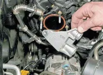 Chevrolet Lacetti Зняття впускного трубопроводу колектора ресивера Шевроле Лачетті впускного