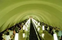 людей