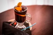 Глінтвейн і грог приготування цукру