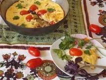 Італійська фріттата з помідорами помідорами