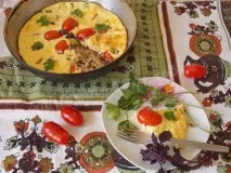 Італійська фріттата з помідорами помідорами