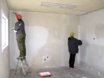 Як правильно клеїти вінілові шпалери на флізеліновій основі флізеліновій