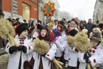 звичаї