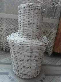 Кошики та вази з газетної лози кошики