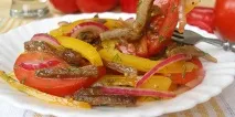 М’ясний салат рецепт класичний з яловичиною, ковбасою, свининою та грибами (фото та відео) класичний