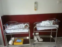 На якому терміні народжують двійню природні пологи або кесарів розтин якому