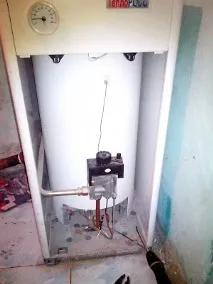 малко