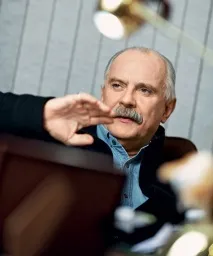 Микита Міхалков знову їздив зустрічною смугою, вже без мигалки, на сайті 30 травня toyboy88 міхалков