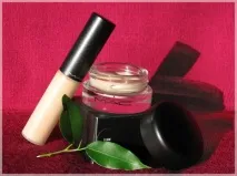 Від безсонних очей - Пара консілерів від MAC очей