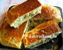 Пиріг з начинкою з курячого фаршу та білої квасолі. курячого