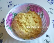 Пиріг з начинкою з курячого фаршу та білої квасолі. фаршу