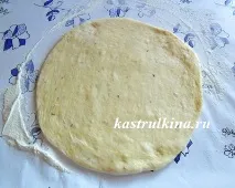 Пиріг з начинкою з курячого фаршу та білої квасолі. начинкою