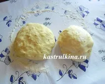 Пиріг з начинкою з курячого фаршу та білої квасолі. начинкою