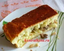 Пиріг з начинкою з курячого фаршу та білої квасолі. білої