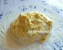 Пиріг з начинкою з курячого фаршу та білої квасолі. пиріг