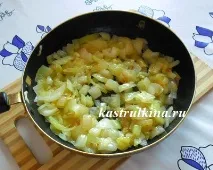 Пиріг з начинкою з курячого фаршу та білої квасолі. квасолі