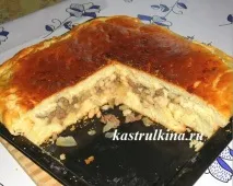 Пиріг з начинкою з курячого фаршу та білої квасолі. білої