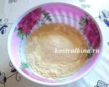 Пиріг з начинкою з курячого фаршу та білої квасолі. білої