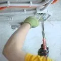 Проводка в будинку своїми руками - схеми підключення ПЗВ та автоматів, фото, покрокова. проводка