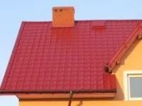 Ремонт даху будинку слід