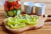 Салат шарами на зиму з овочів (огірок, помідор, перець, цибуля). шарами
