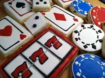 Їстівні – гральні – вироби карти, кубики, фішки з чого можна зробити гральні