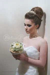 Весільна діадема зачіски