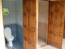 Будівництво туалету та душової кабінки на дачі туалету