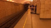 У Петербурзі пасажира, який загинув у метро, штовхнули на рейки друзі метро