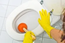 Забився унітаз як прочистити самостійно різними способами самостійно