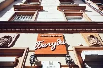 Бігуді» ретро-краса в центрі міста бігуді