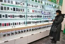 Найбільше від девальвації рубля страждають рітейлери, перевізники та автовиробники. найбільше