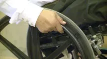 Ця жінка збиралася заміж за інваліда у візку візку