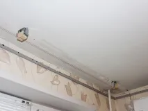 опънат инсталирате завеса