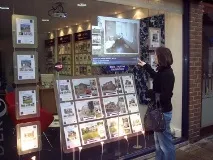 Інтерактивна вітрина для вашого бізнесу – компанія DigiSky інтерактивна