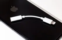 Як Apple «вбиває» звичні порти та роз’єми вбиває