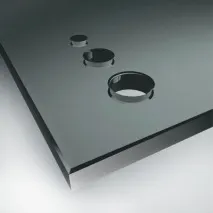дупка стъкло