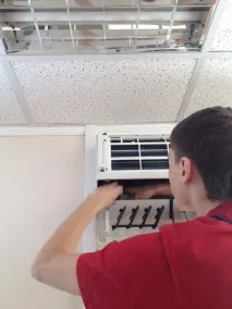 обслужват тяло климатика
