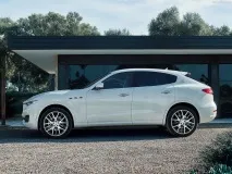 До дошки піде Maserati Levante levante